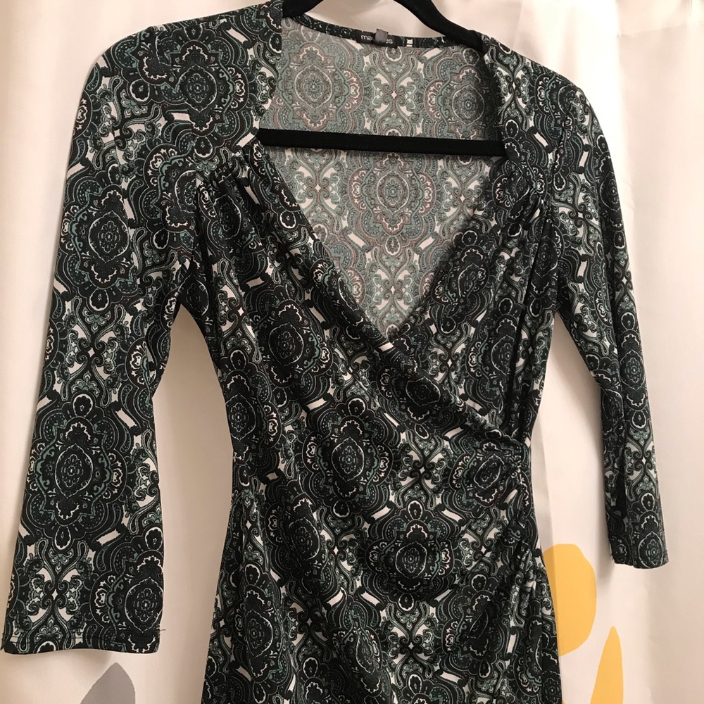 ❣️MAURICES PRINTED RUNCH WRAP TOP❣️ - Picture 3 of 5